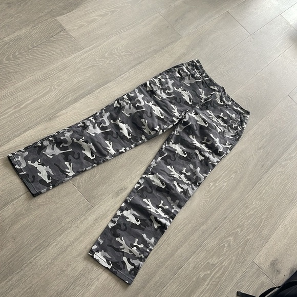 Men’s Camo chinos 30” waist 32” length ASOS DESIGN NWOT - Picture 2 of 6